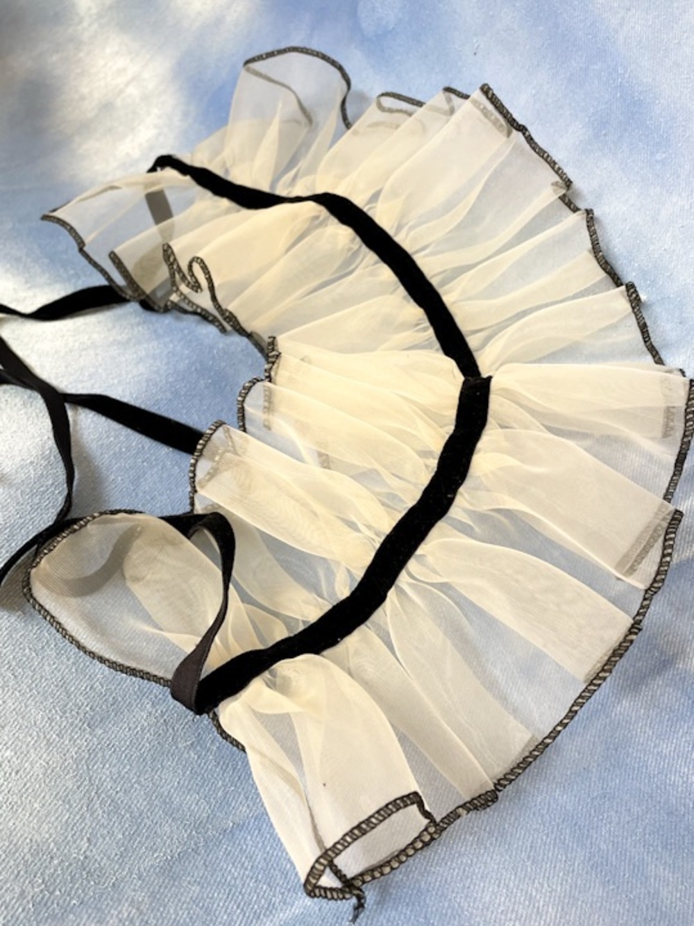 Ivory and Black Pierrot Ruff/Elizabethan Ruffle Collar - Picture 3 of 4